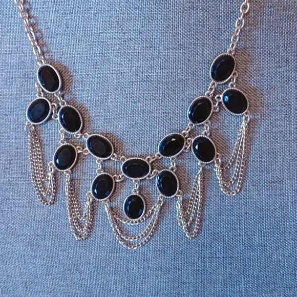 💚BLACK & GOLD CHOKER NECKLACE - Picture 2 of 5